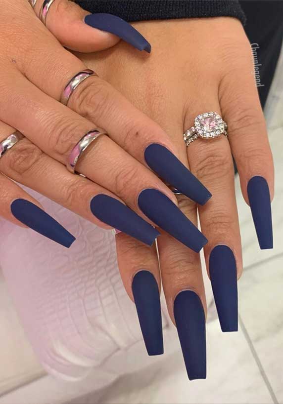 Dark blue acrylic nails