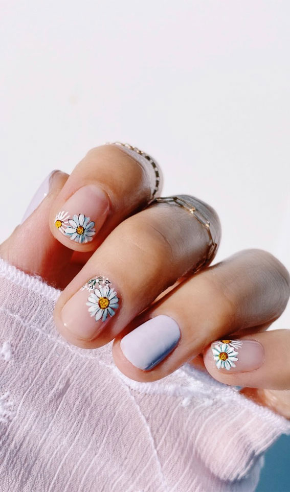 Cute daisy nail art design
