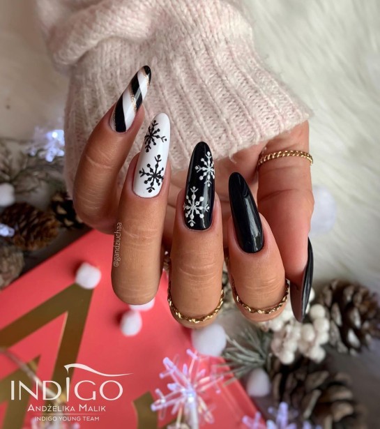 27 Festive Christmas Nail Designs 2021 : Black and White Christmas Nails