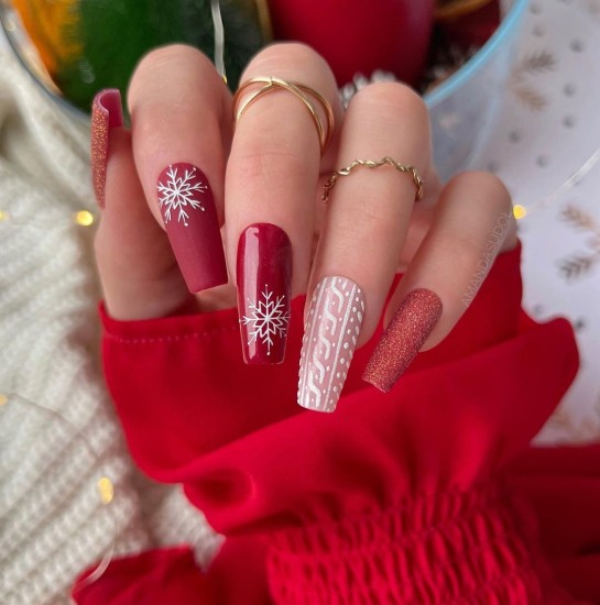 20+ Christmas & Holiday Nail Designs 2021 : Red Shimmery, Matte and Shiny Christmas Nails