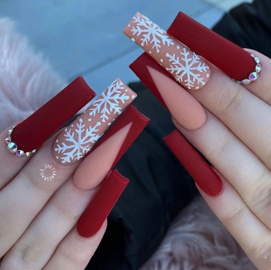 20+ Christmas & Holiday Nail Designs 2021 : Snowflake Nude, Red Nails & Red Tip