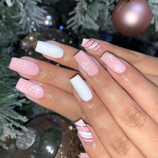 20+ Christmas & Holiday Nail Designs 2021 : Pretty Pink & White Christmas Nails
