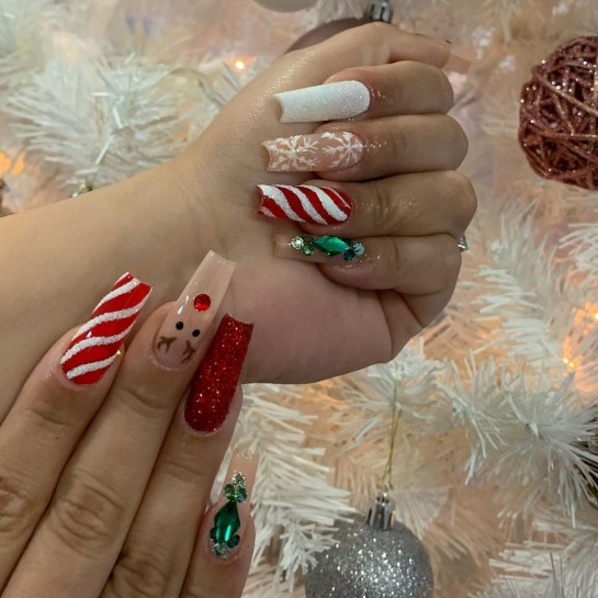20+ Christmas & Holiday Nail Designs 2021 : Different Christmas Design Nails