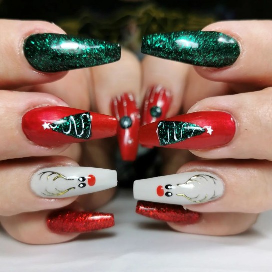 20+ Christmas & Holiday Nail Designs 2021 : Rudolph, Christmas Tree and Shimmery Green Nails