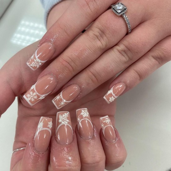 22 Christmas Nail Art and Holiday Nail Designs — Snowflake White Outline French Tip Nails