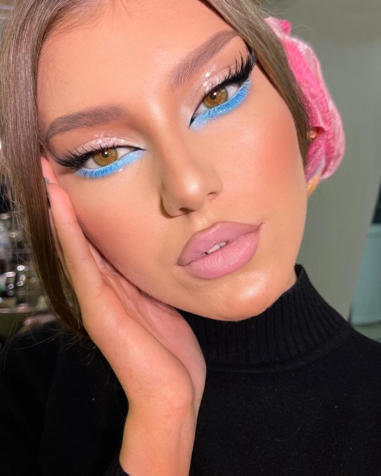 32 Beautiful Makeup Looks For Any Occasion : Blue Liner