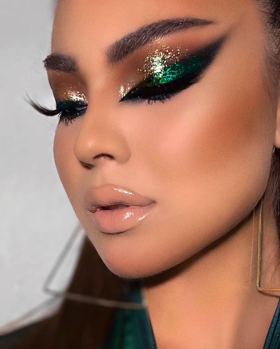 32 Beautiful Makeup Looks For Any Occasion : Green & Glitter Gold Eyeshadow