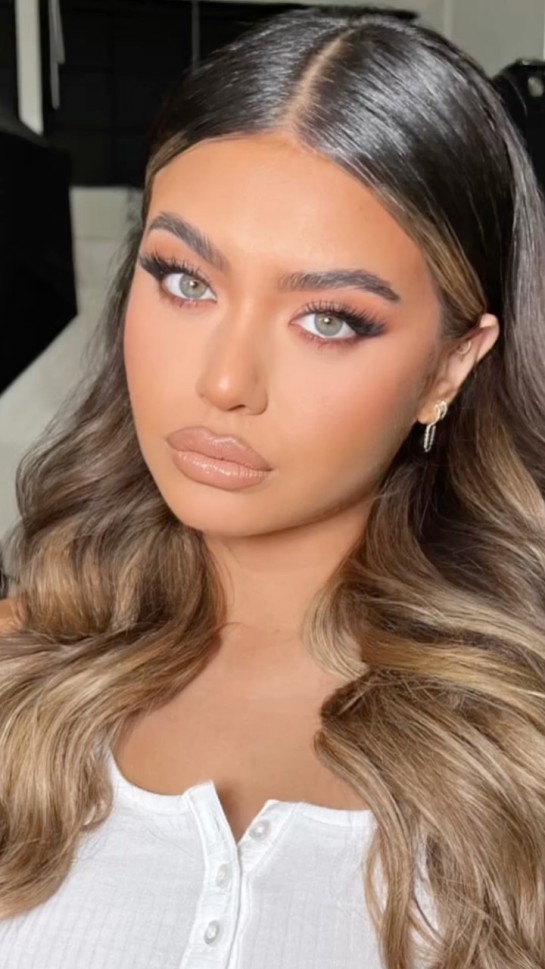 32 Beautiful Makeup Looks For Any Occasion : Nude Glam Makeup Look
