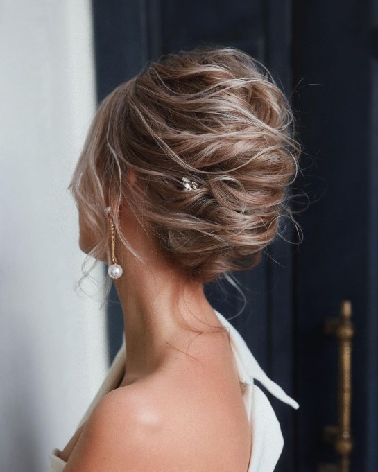 27 Elegant Wedding Hair Updos for 2022 — Messy French Chignon That’s Elegant
