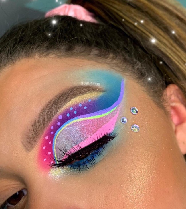 Makeup Ideas to Try in 2022 – Colorful Aesthetic Makeup Look