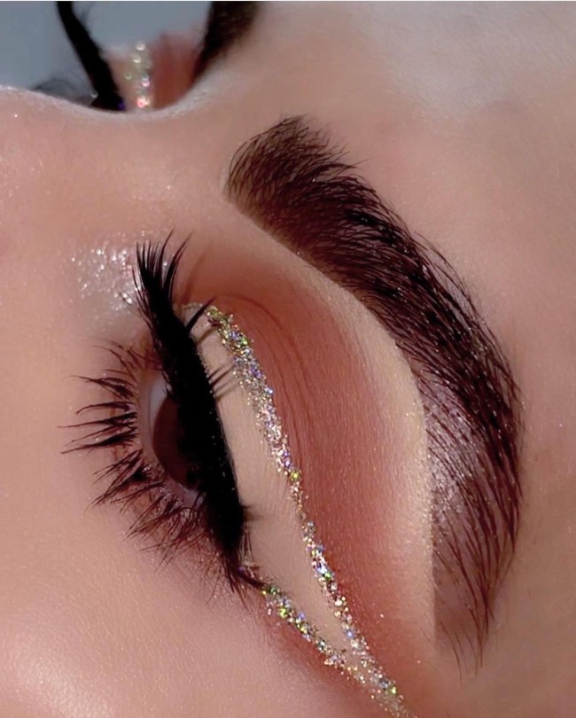 Makeup Ideas to Try in 2022 – Cut Crease & Glitter