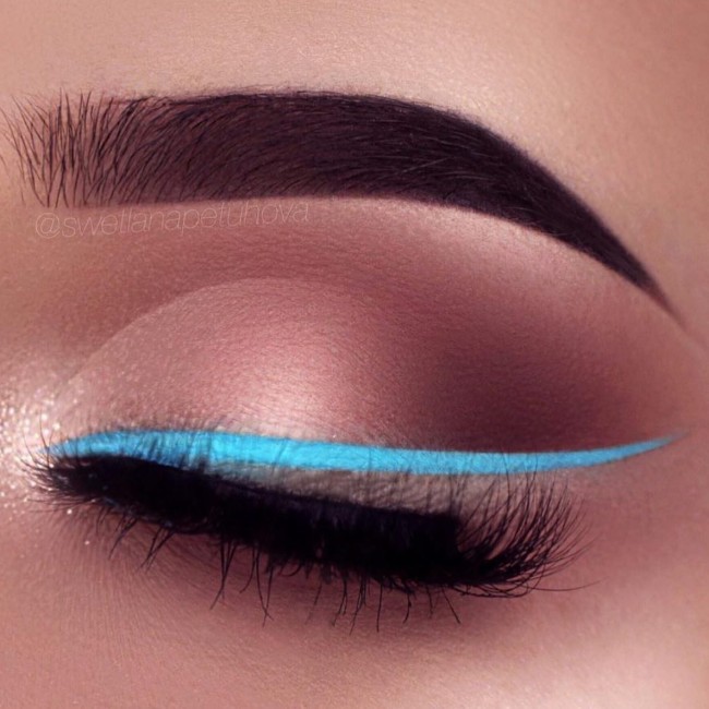 Makeup Ideas to Try in 2022 – Nude Glam with Neon Blue Graphic Line