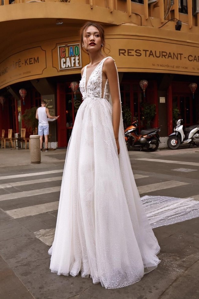 45 Fabulous Wedding Dresses in 2022 — Flowy A-line silhouette