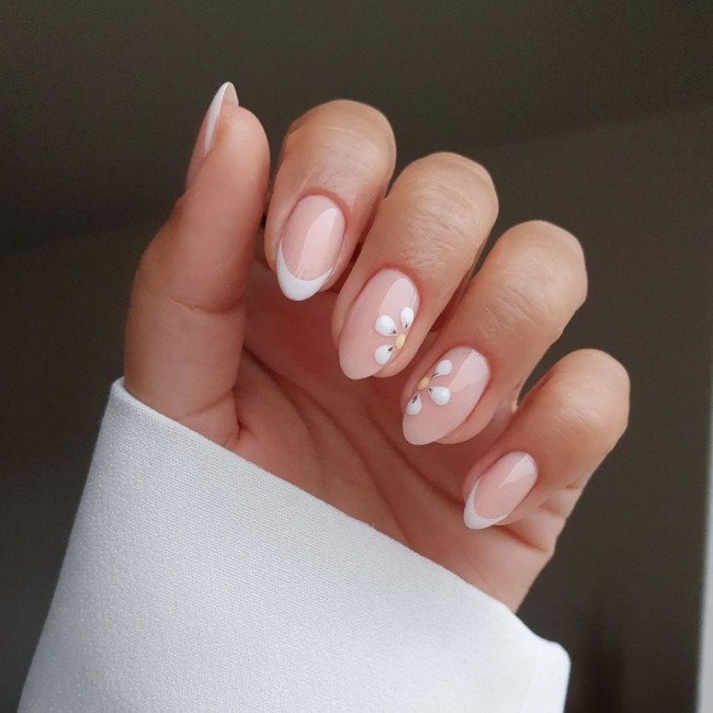 47 Cute Ways To Wear Flower Nail Art Designs — White Floral Nails