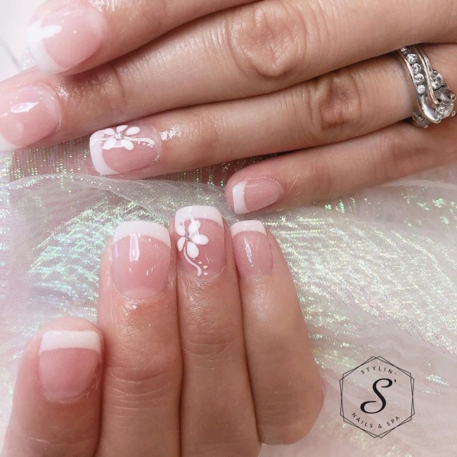 47 Cute Ways To Wear Flower Nail Art Designs — Classic French with White Flower