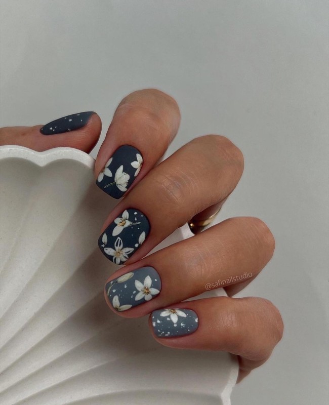 47 Cute Ways To Wear Flower Nail Art Designs — Blue and Grey Nails