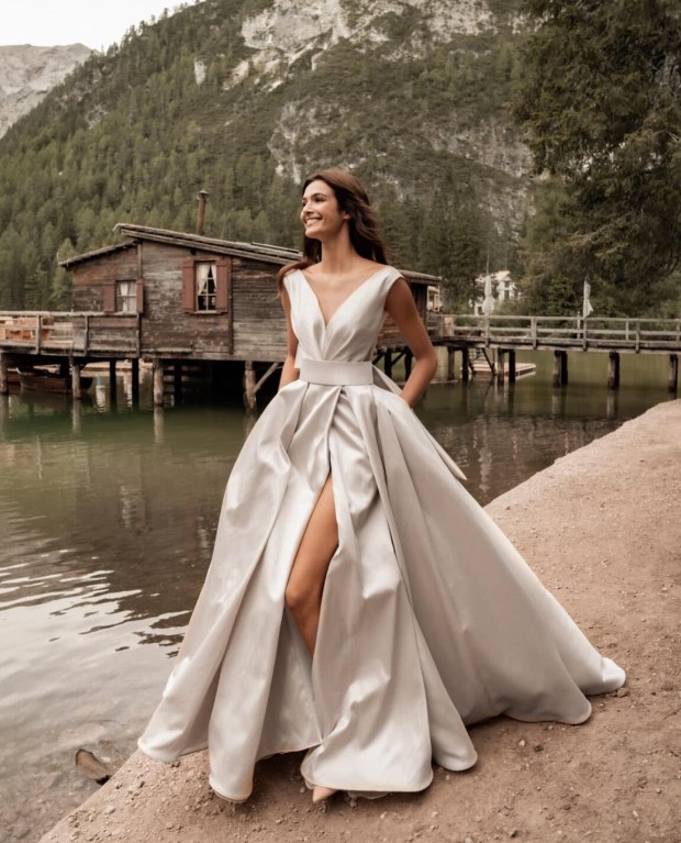 40 Best Wedding Dresses 2022 — Sleeveless Wedding Dress