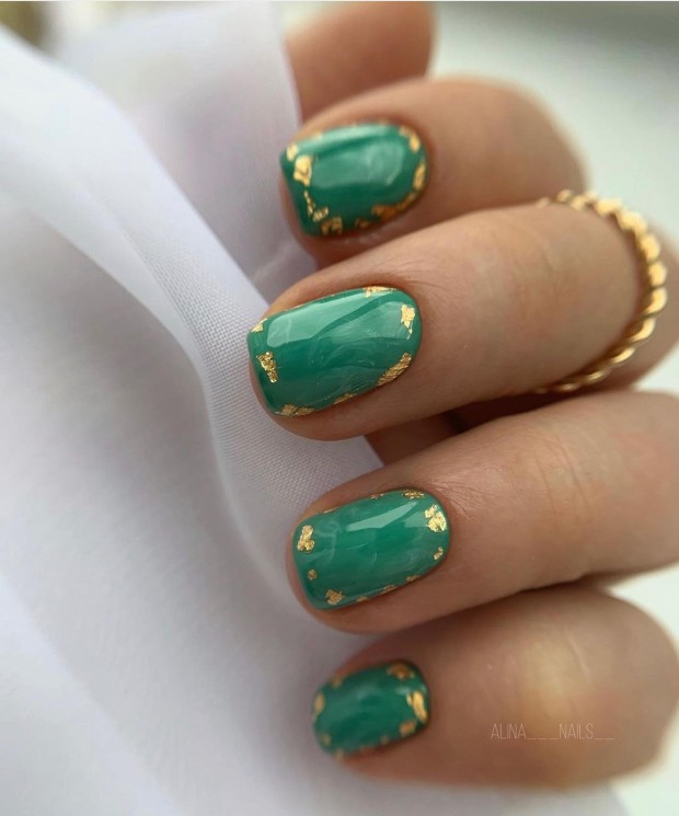 40+ Chic Nail Designs for Spring — Soft Green Nails