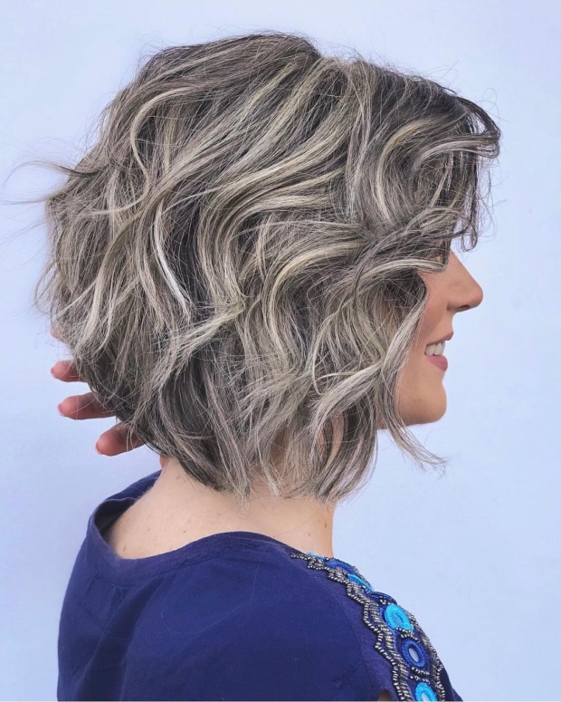 Layered Bob Haircuts 2022 — Textured cut with highlights