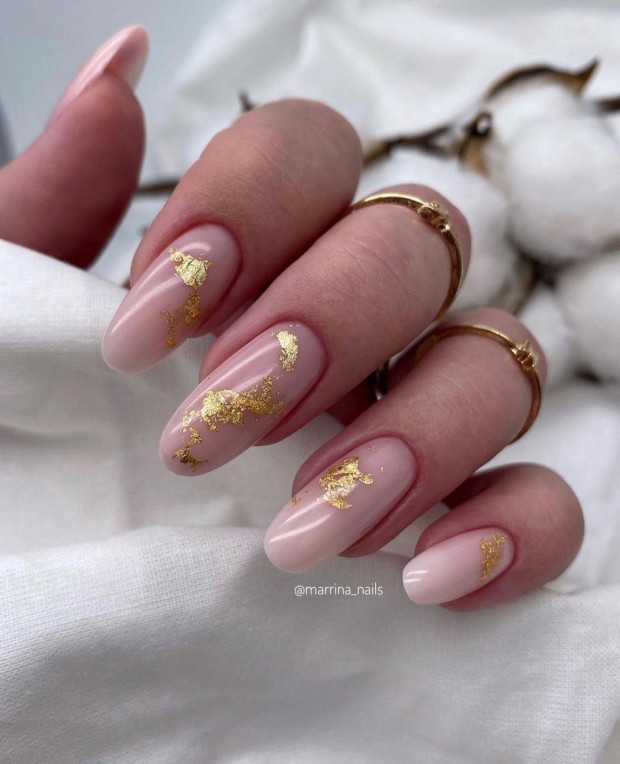 40+ Chic Nail Designs for Spring — Round Nails Gold Foil