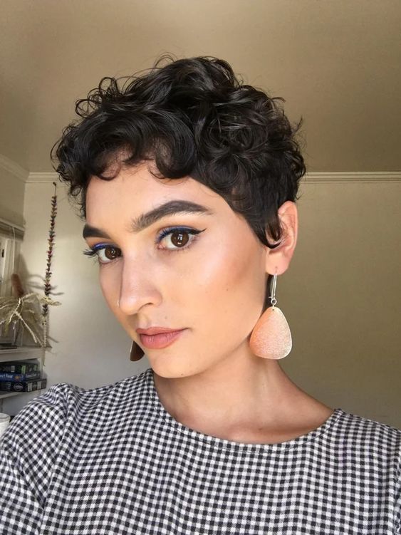 31 Cute Short Haircuts & Hairstyles To Try in 2022 – Cute Curly Pixie Haircut