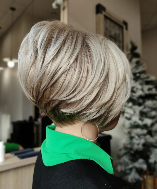 50 Trendiest Short Haircuts 2022 — Blonde Layered Cut for Thick Hair